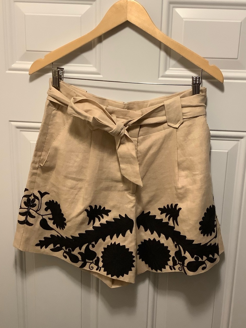Lé AL.X Linen Belted Shorts Embroidered Floral Sz 10 Elevated Casual Feminine